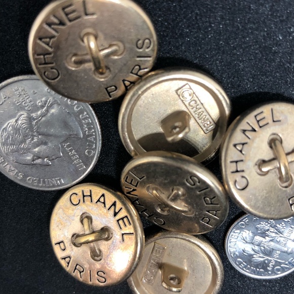 Chanel buttons - Picture 4 of 4